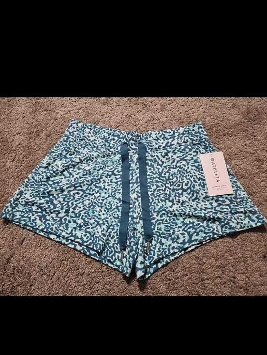 Athleta Pants - Athleta Balance 4" Shortie W/Pockets Size M